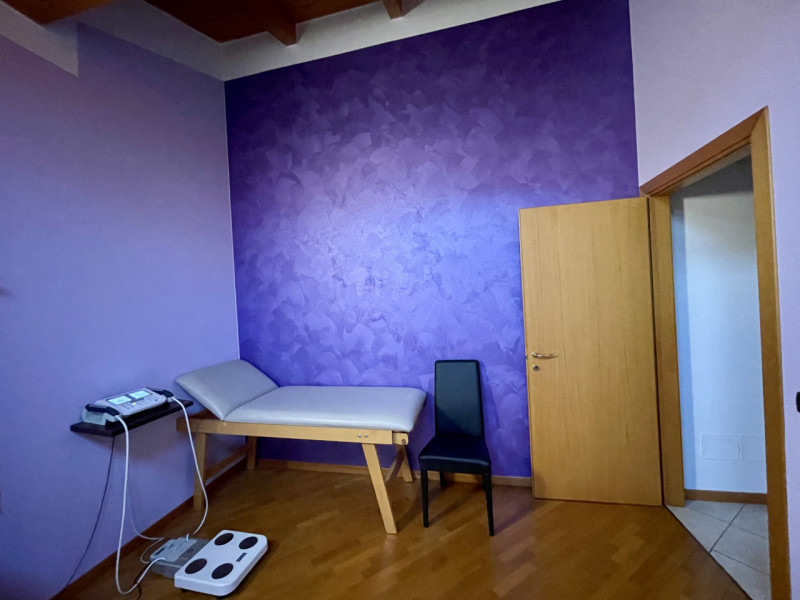 Immagine 17 di Ufficio in affitto  a Suzzara