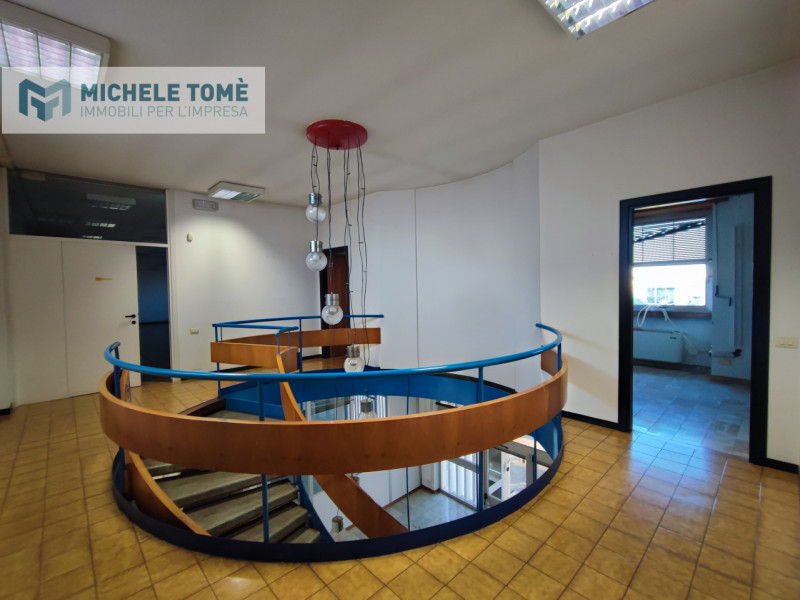 Immagine 4 di Capannone industriale in affitto  in Via gardesane a Verona