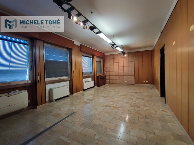 Immagine 6 di Capannone industriale in affitto  in Via gardesane a Verona