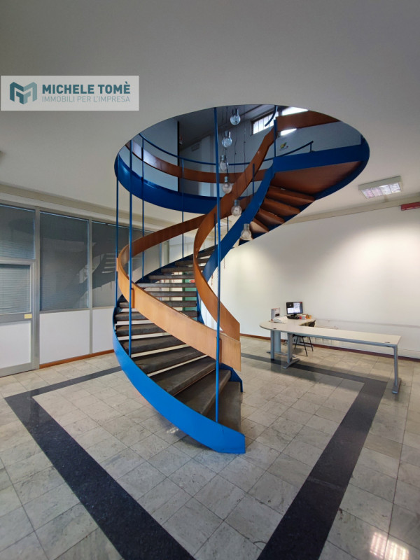 Immagine 8 di Capannone industriale in affitto  in Via gardesane a Verona