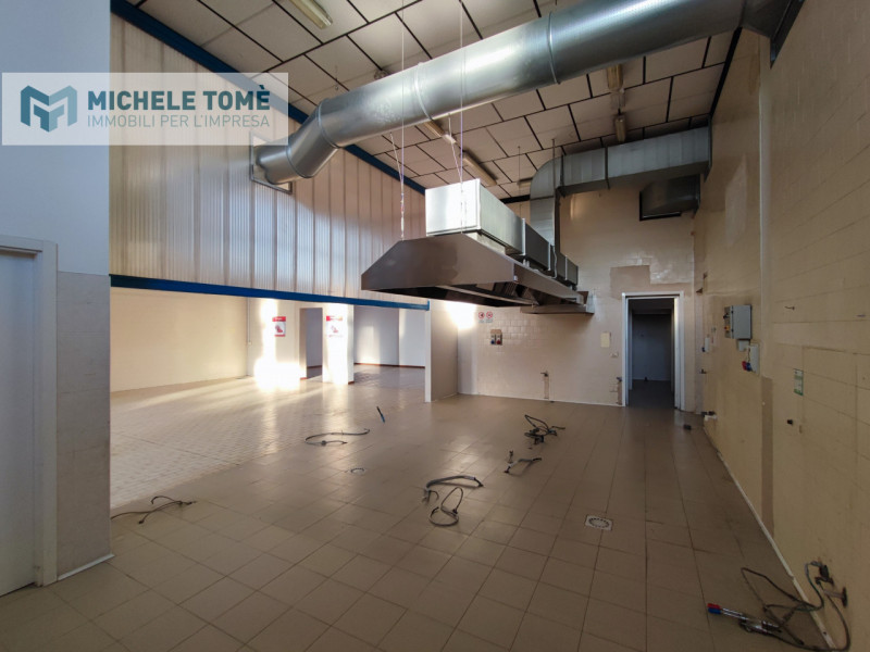 Immagine 16 di Capannone industriale in affitto  in Via gardesane a Verona