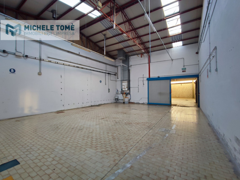 Immagine 18 di Capannone industriale in affitto  in Via gardesane a Verona