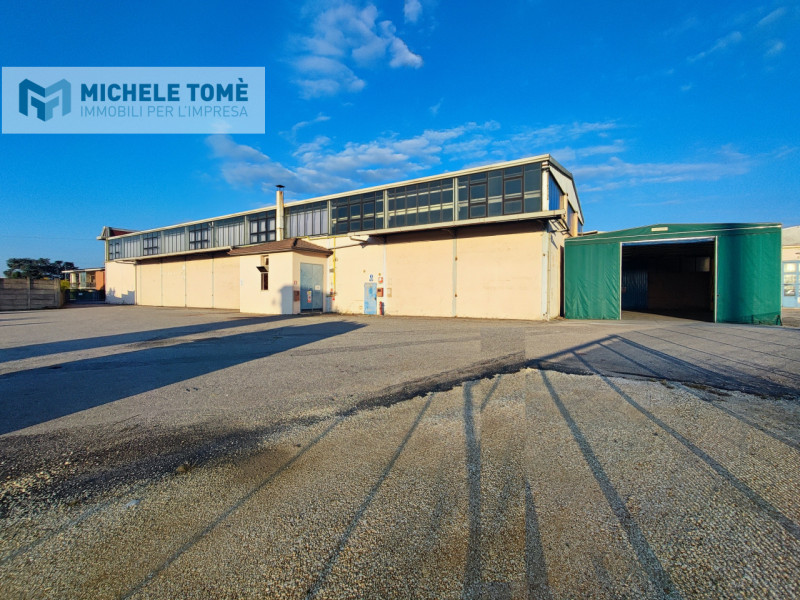 Immagine 24 di Capannone industriale in affitto  in Via gardesane a Verona