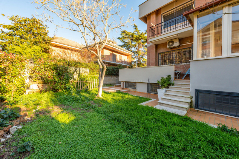 Immagine 8 di Villa in vendita  in Via Francesco Bartolomeo Rastrelli 93 a Roma