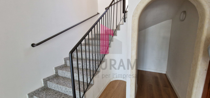 Immagine 1 di Negozio in affitto  in VIA ROMA a Camisano Vicentino