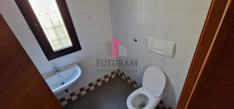 Immagine 4 di Negozio in affitto  in VIA ROMA a Camisano Vicentino