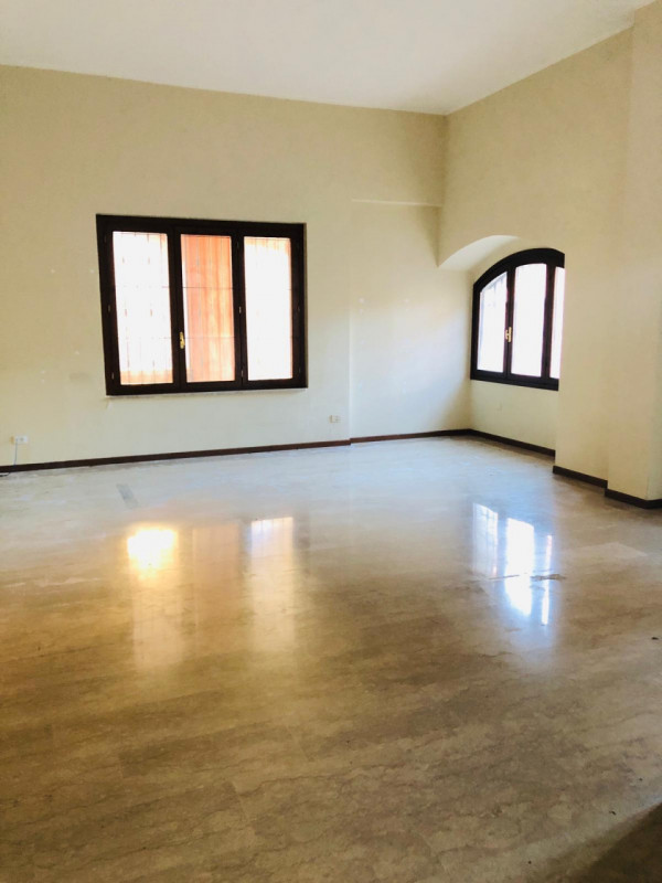 Immagine 2 di Negozio in vendita  in Via Capoborgo a Gavardo