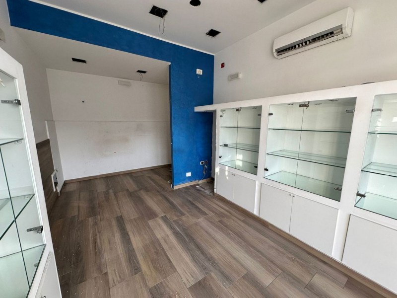Immagine 13 di Negozio in affitto  in VIA DELLA CONCORDIA, 21 a Milazzo
