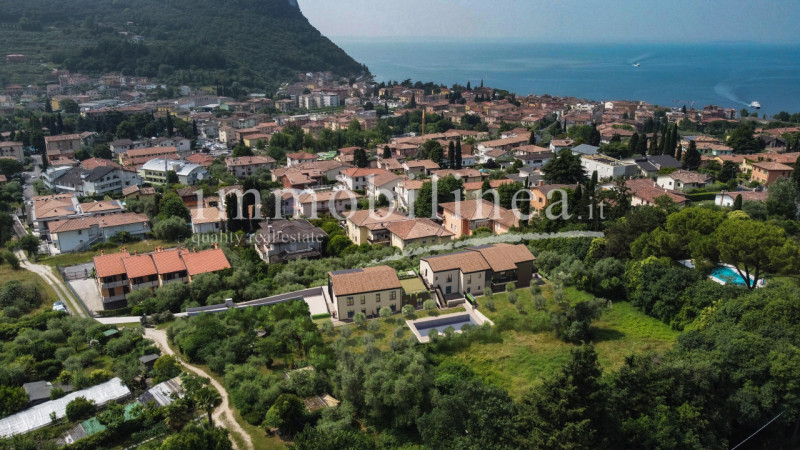 Immagine 7 di Appartamento in vendita  in via Cimabue a Garda