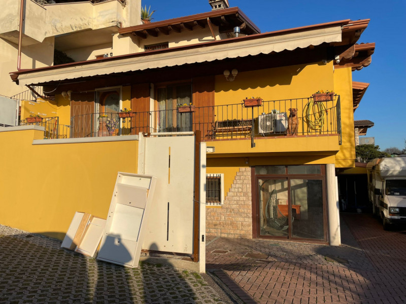 Immagine 3 di Villa in vendita  in via fratelli chiodi a Bedizzole