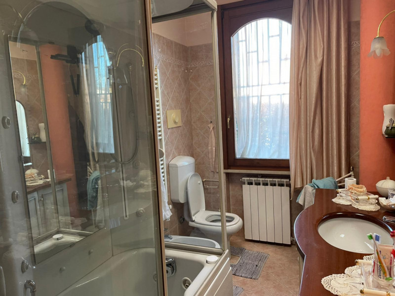 Immagine 11 di Villa in vendita  in via fratelli chiodi a Bedizzole