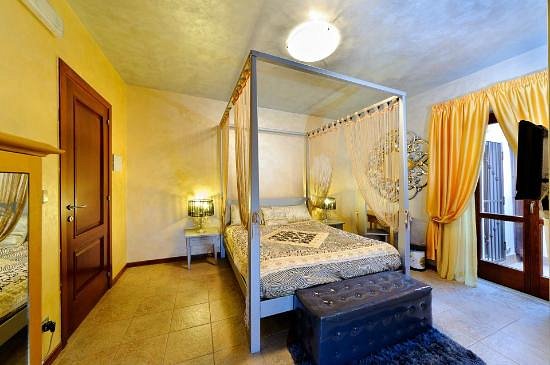 Immagine 14 di Bed & Breakfast in affitto  in VIA FULCI, 141 a Milazzo