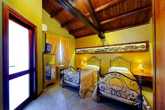 Immagine 16 di Bed & Breakfast in affitto  in VIA FULCI, 141 a Milazzo