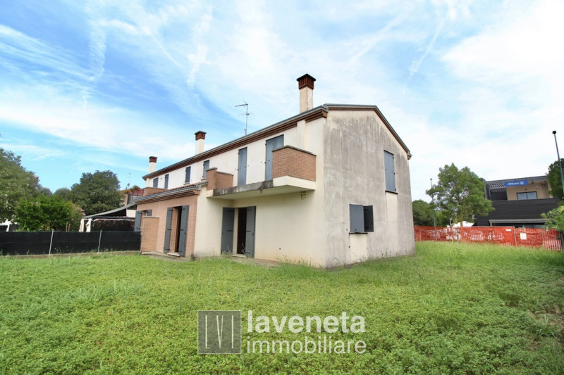 Immagine 10 di Casa bifamiliare in vendita  in via vanzan a San Donà Di Piave