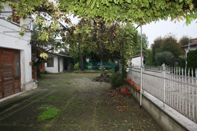 Immagine 3 di Casa bifamiliare in vendita  in Via Europa 14 a Nogarole Rocca