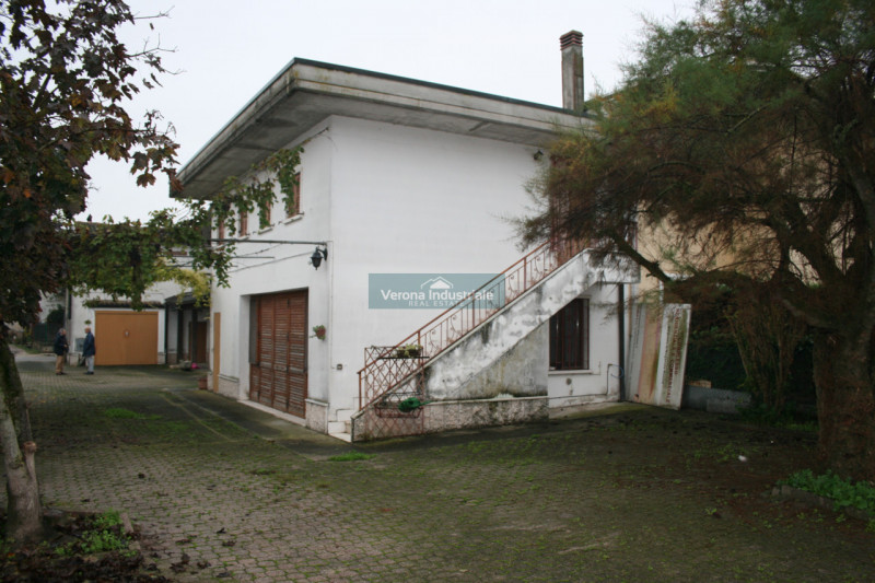 Immagine 6 di Casa bifamiliare in vendita  in Via Europa 14 a Nogarole Rocca