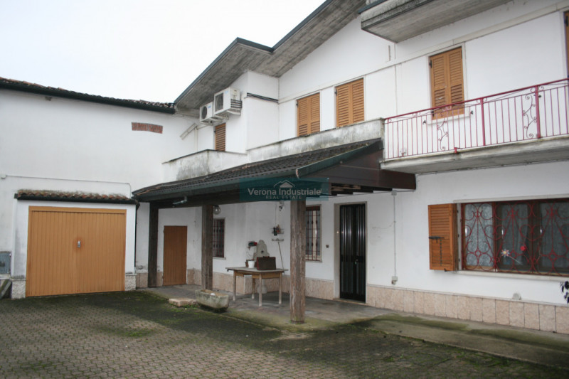 Immagine 9 di Casa bifamiliare in vendita  in Via Europa 14 a Nogarole Rocca