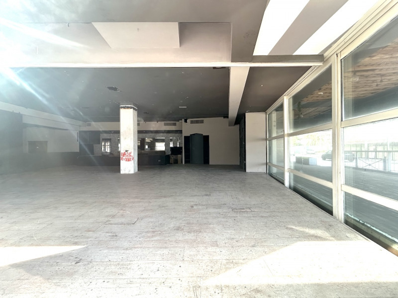 Immagine 3 di Negozio in affitto  in Viale Dante a Riccione