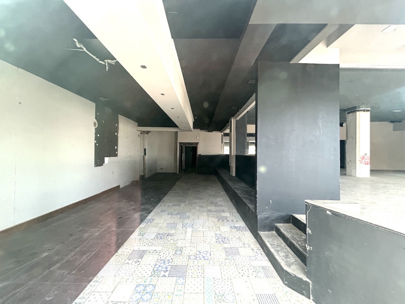 Immagine 4 di Negozio in affitto  in Viale Dante a Riccione