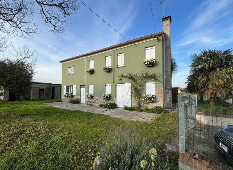 Immagine 1 di Casa indipendente in vendita  in via vallongo 40 a Tribano