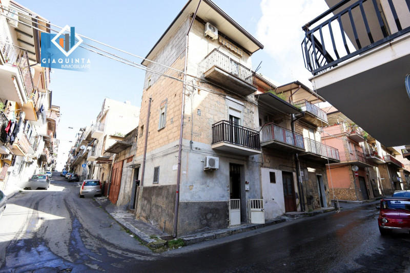 Immagine 1 di Casa indipendente in vendita  in via Savona n.14 a Palagonia