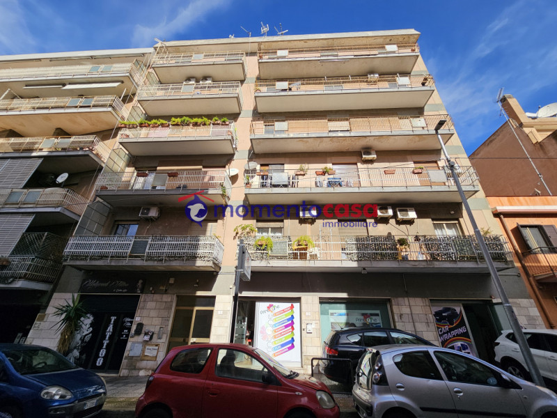 Immagine 2 di Negozio in vendita  in via gebbione a Reggio Di Calabria