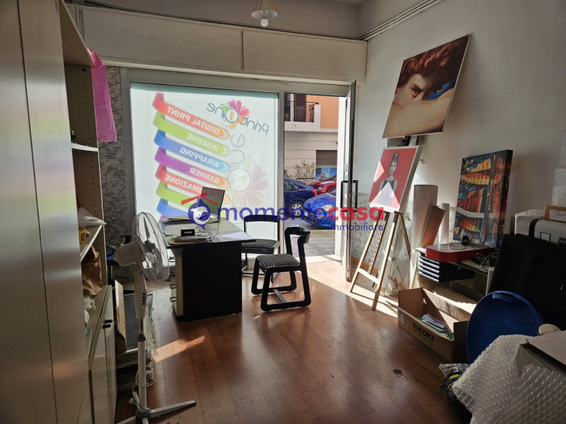 Immagine 3 di Negozio in vendita  in via gebbione a Reggio Di Calabria