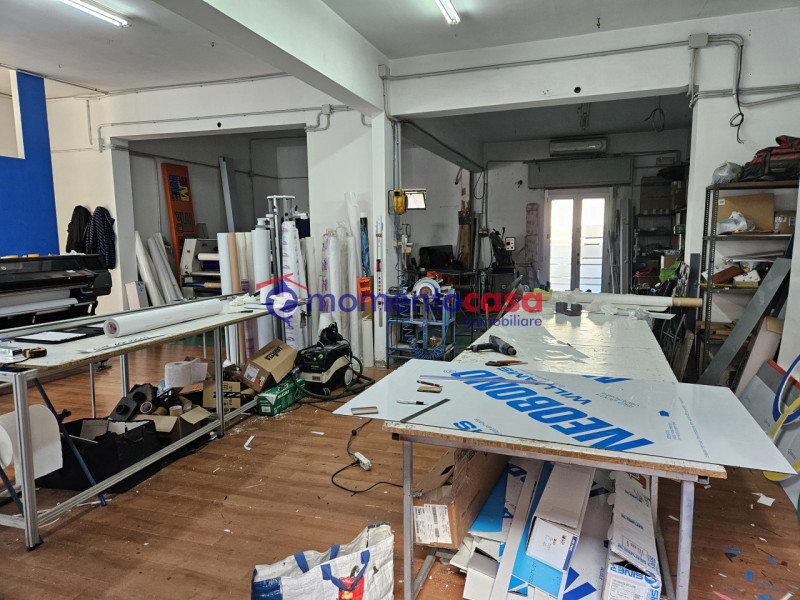 Immagine 4 di Negozio in vendita  in via gebbione a Reggio Di Calabria