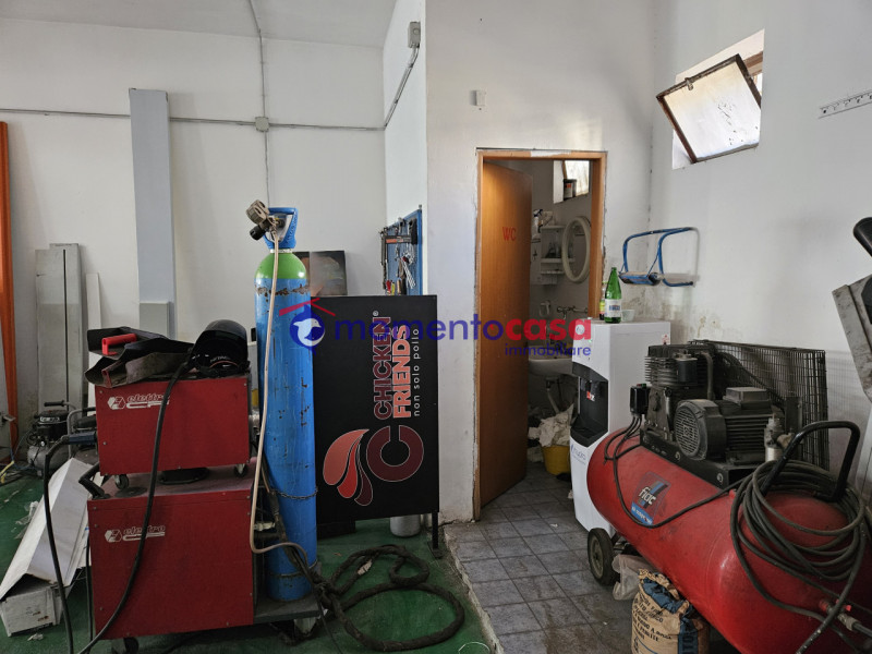 Immagine 8 di Negozio in vendita  in via gebbione a Reggio Di Calabria