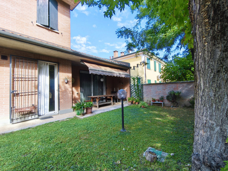 Immagine 8 di Villetta a schiera in vendita  in via pasolini a San Giorgio Di Piano