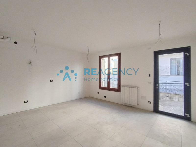 Immagine 4 di Appartamento in vendita  in Via del Castello a Signa