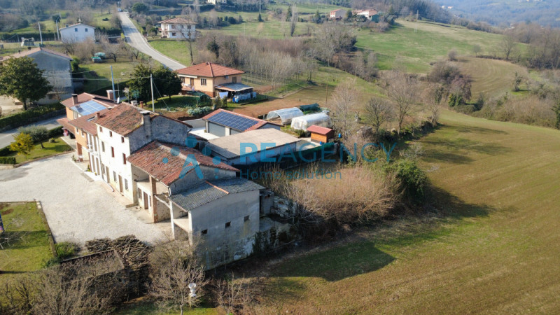 Immagine 8 di Rustico / casale in vendita  in via pugnello a Arzignano