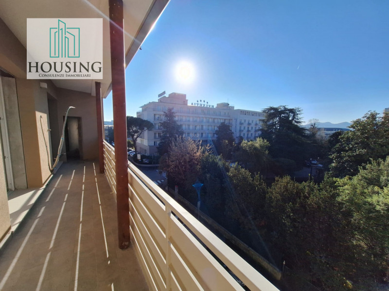 Immagine 16 di Attico in vendita  in via petrarca a Abano Terme