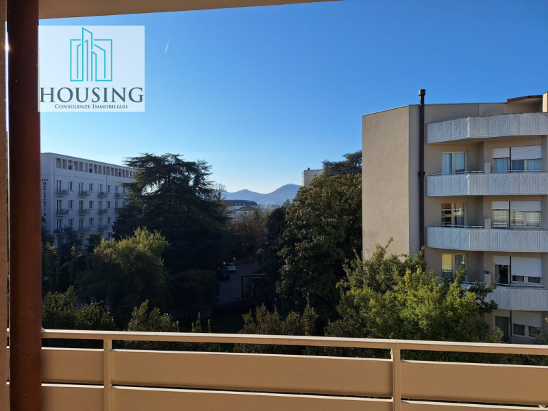 Immagine 35 di Attico in vendita  in via petrarca a Abano Terme