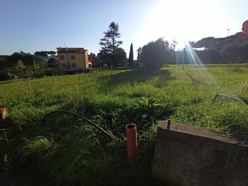Immagine 4 di Terreno in vendita  a Castiglione Del Lago