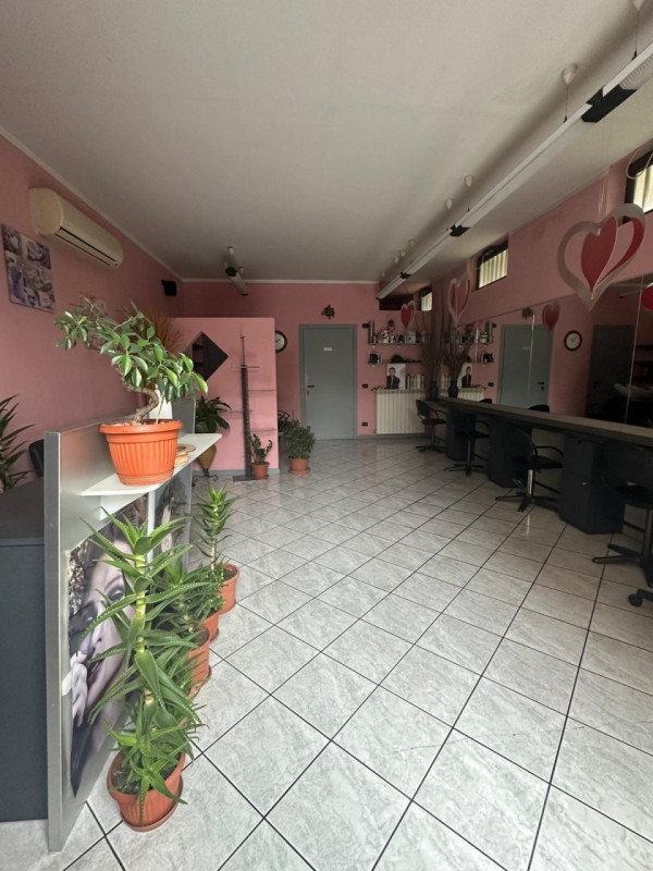 Immagine 1 di Negozio in affitto  in Via Fondovalle a Solignano