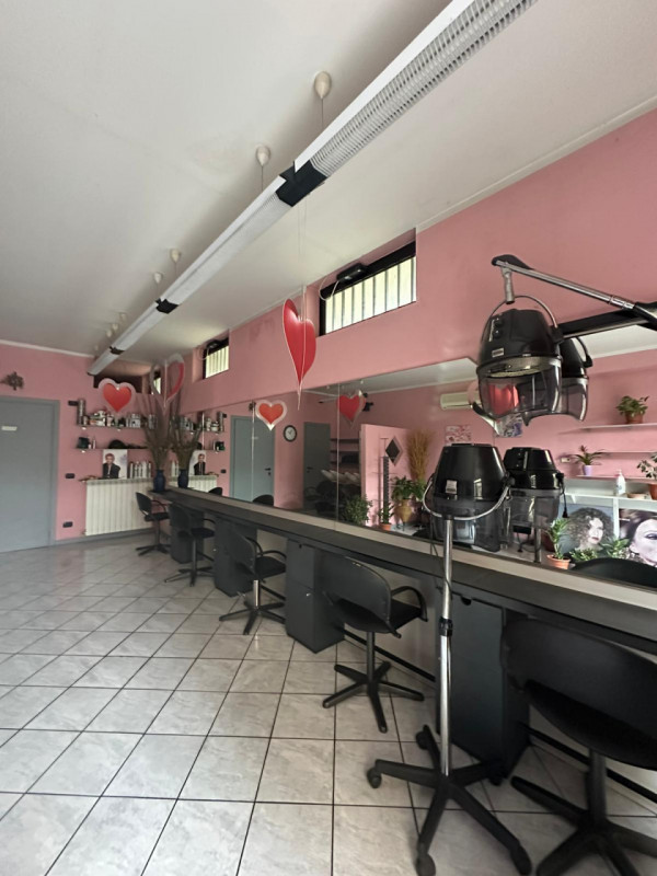 Immagine 2 di Negozio in affitto  in Via Fondovalle a Solignano