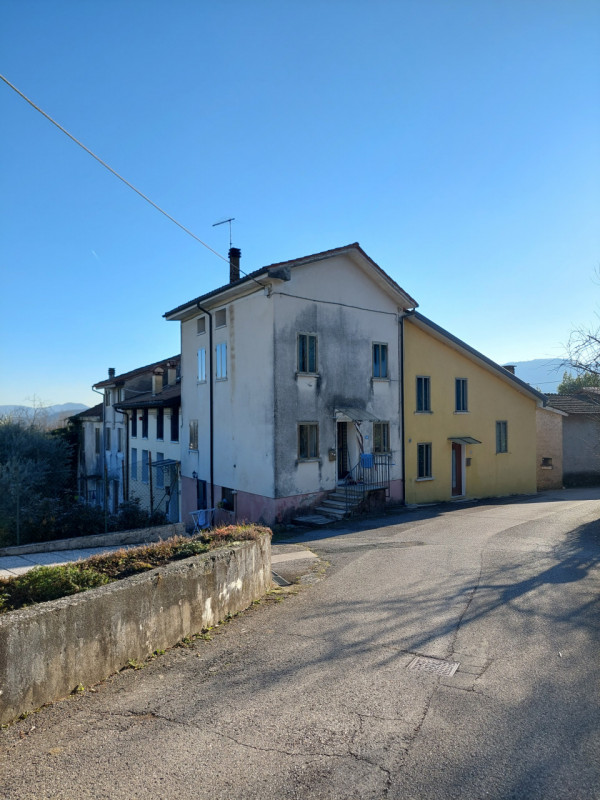 Immagine 1 di Villetta a schiera in vendita  in Via San Martino 46 a Schio