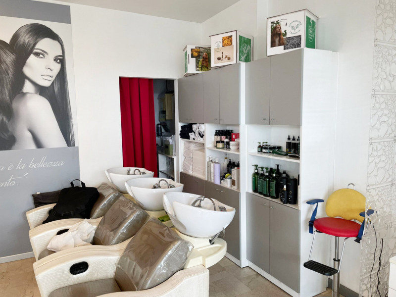 Immagine 13 di Attività commerciale in vendita  in via carducci a Castenedolo