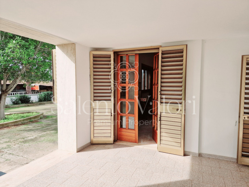 Immagine 3 di Villa in vendita  in Via Provinciale Tuglie 13 a Parabita