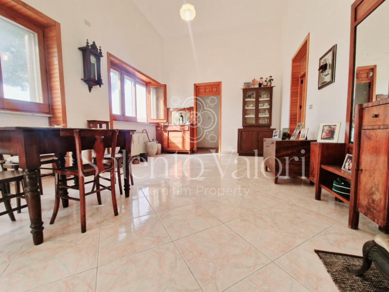 Immagine 9 di Villa in vendita  in Via Provinciale Tuglie 13 a Parabita