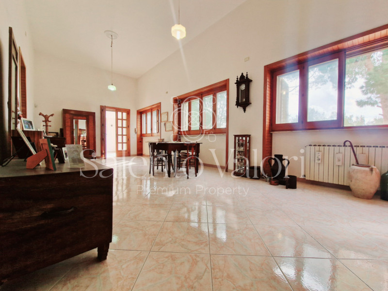 Immagine 12 di Villa in vendita  in Via Provinciale Tuglie 13 a Parabita