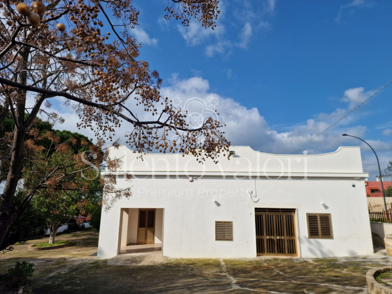 Immagine 45 di Villa in vendita  in Via Provinciale Tuglie 13 a Parabita