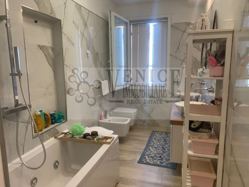Immagine 21 di Casa bifamiliare in vendita  a Venezia