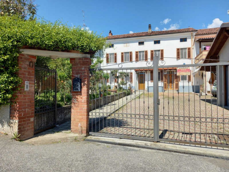 Immagine 1 di Villa in vendita  in Via Trieste 33 a Mirabello Monferrato