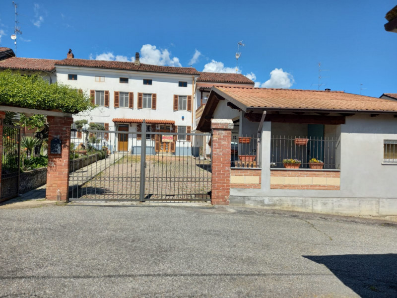 Immagine 2 di Villa in vendita  in Via Trieste 33 a Mirabello Monferrato