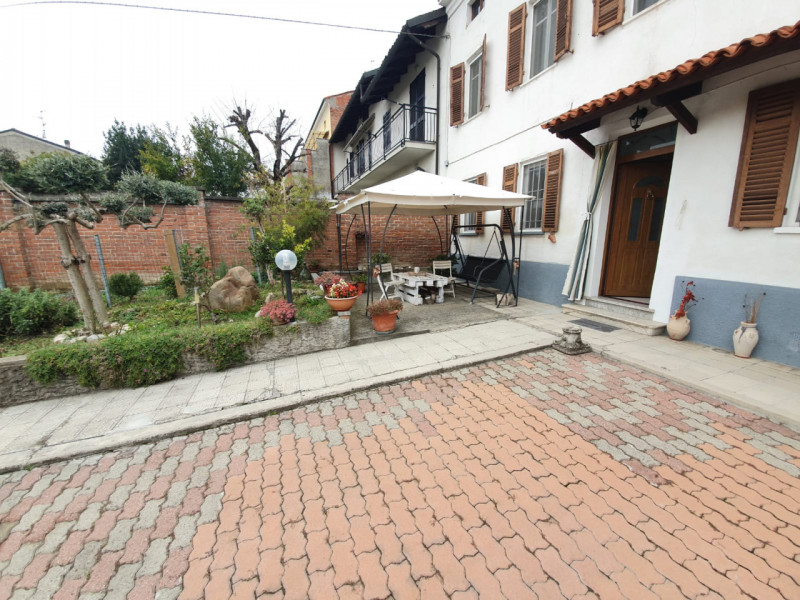 Immagine 4 di Villa in vendita  in Via Trieste 33 a Mirabello Monferrato