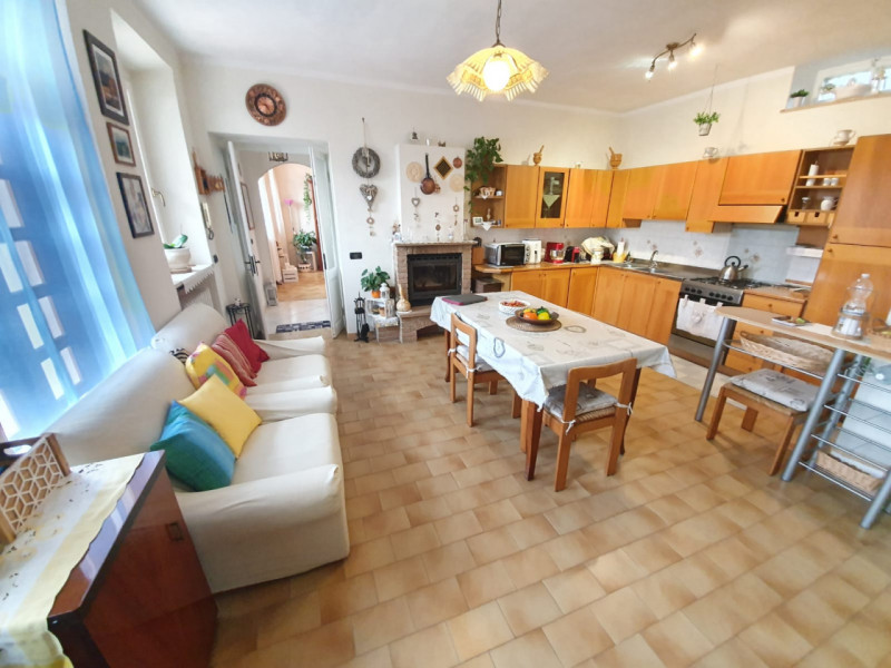 Immagine 8 di Villa in vendita  in Via Trieste 33 a Mirabello Monferrato