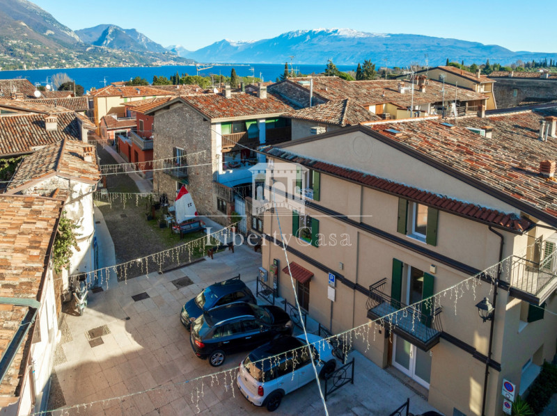 Immagine 3 di Appartamento in vendita  in Via Trento a San Felice Del Benaco