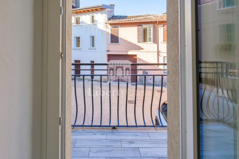 Immagine 4 di Appartamento in vendita  in Via Trento a San Felice Del Benaco